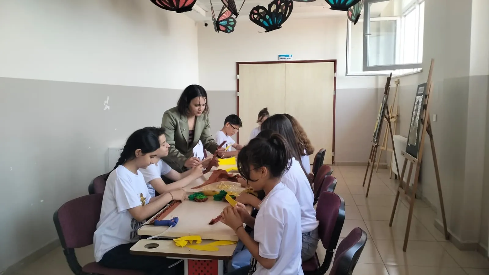 Sincanlı öğrencilerden atık malzemelerle Van Gogh sergisi