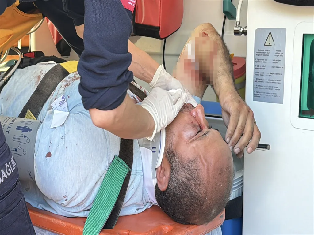 Bartın İnkumu yolunda trafik kazası 4 yaralı
