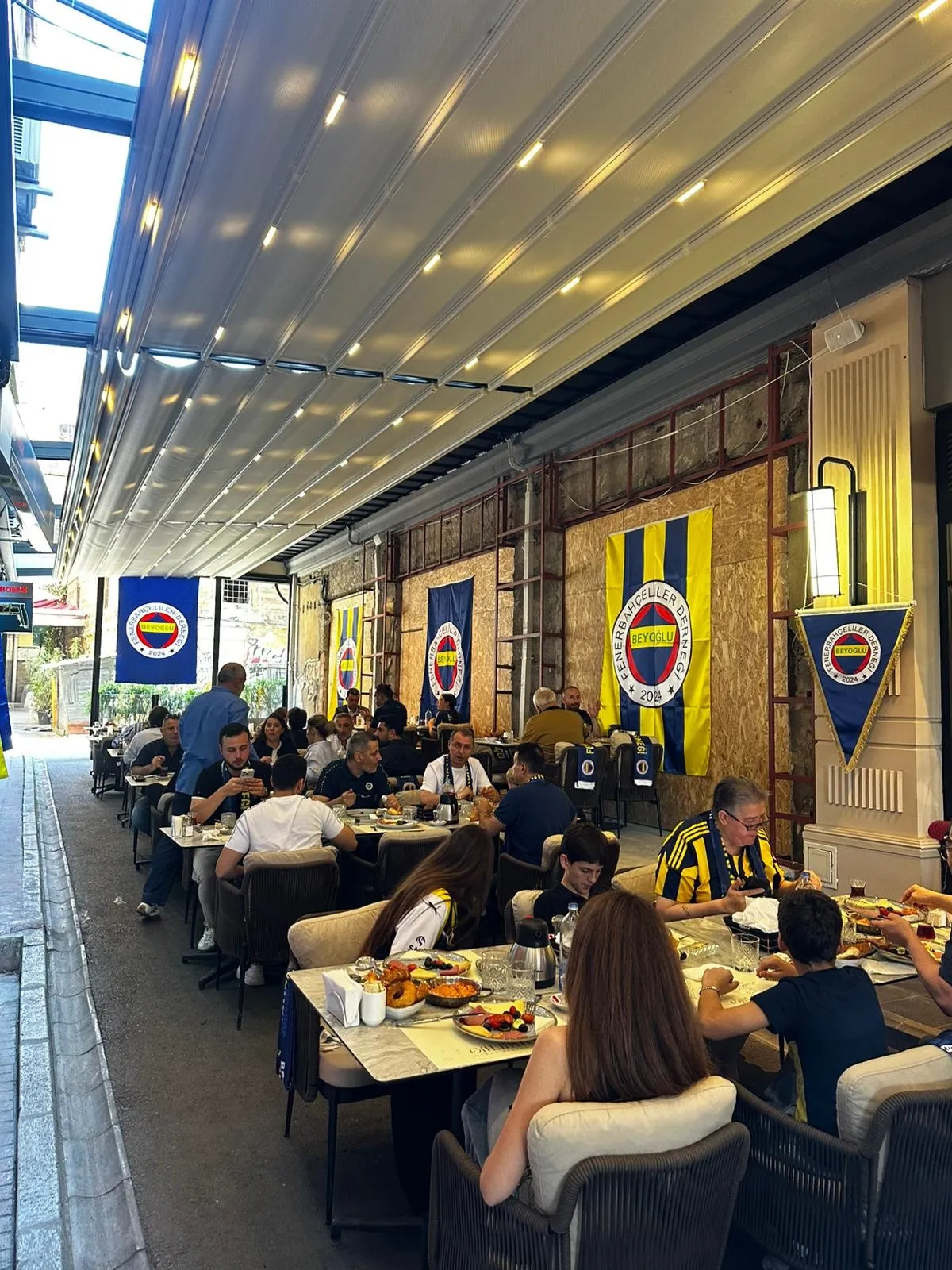 Fenerbahçeliler kulübün kaderi için sandık başında buluştu