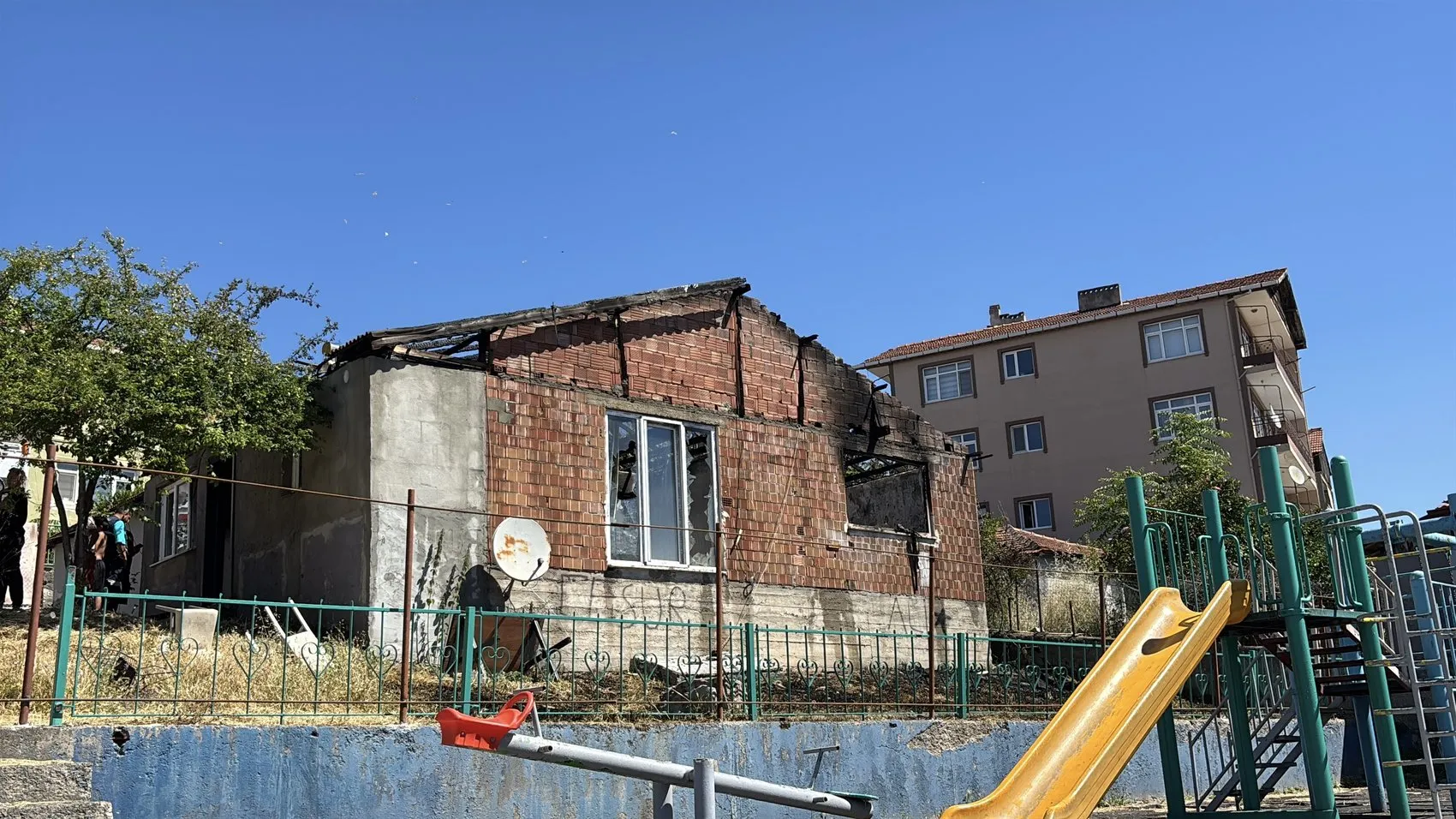İzmit'te korku dolu anlar evi ateşe verip kaçtı