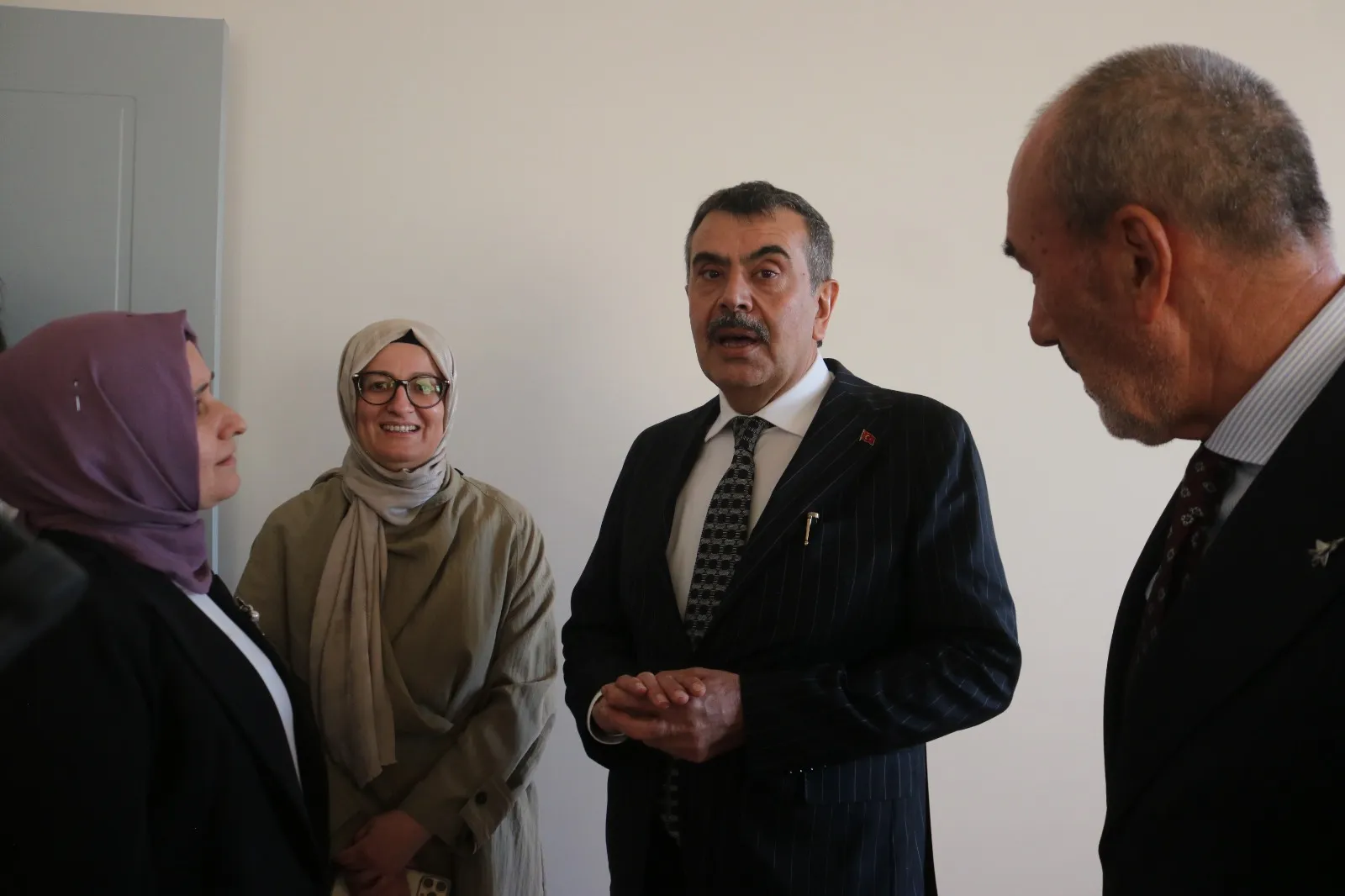 Bakan Tekin Cemevi'nde İnançlar Devlet Güvencesinde