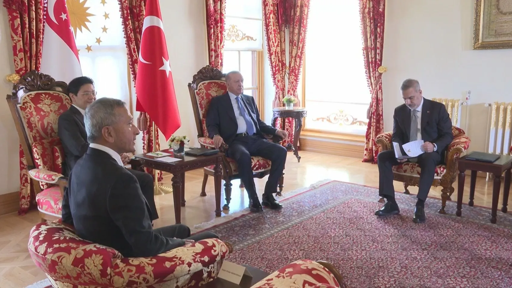 Erdoğan Dolmabahçe'de Singapur Başbakanı Wong ile görüştü