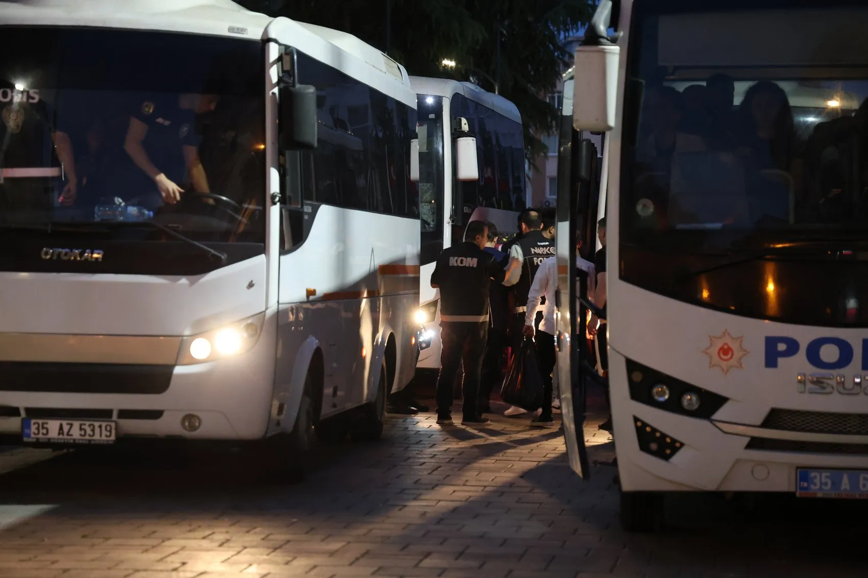 Buca Belediyesi operasyonunda 54 kişi hakim karşısına çıkıyor
