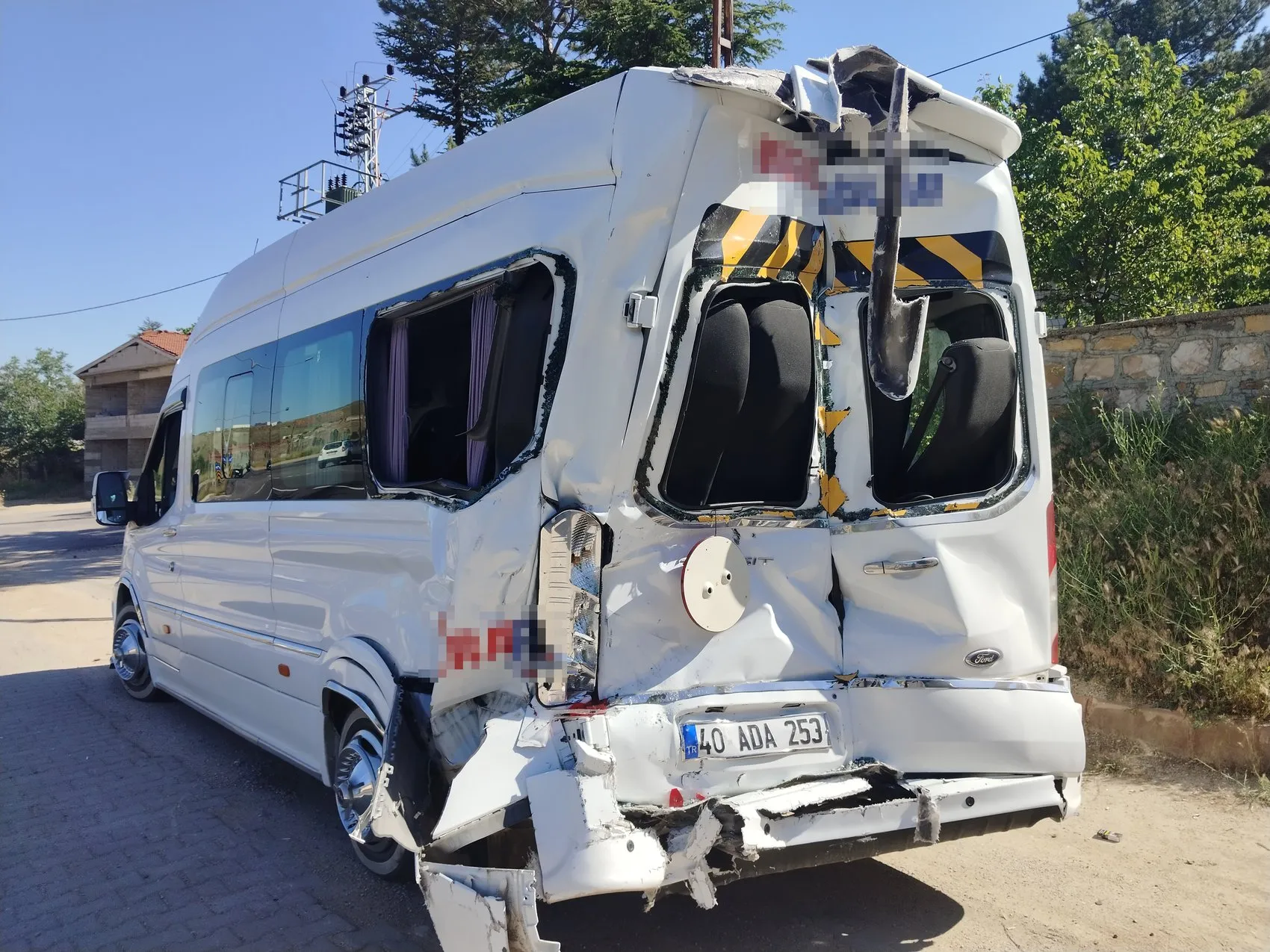 Kırşehir yolunda işçi servisleri çarpıştı 17 yaralı