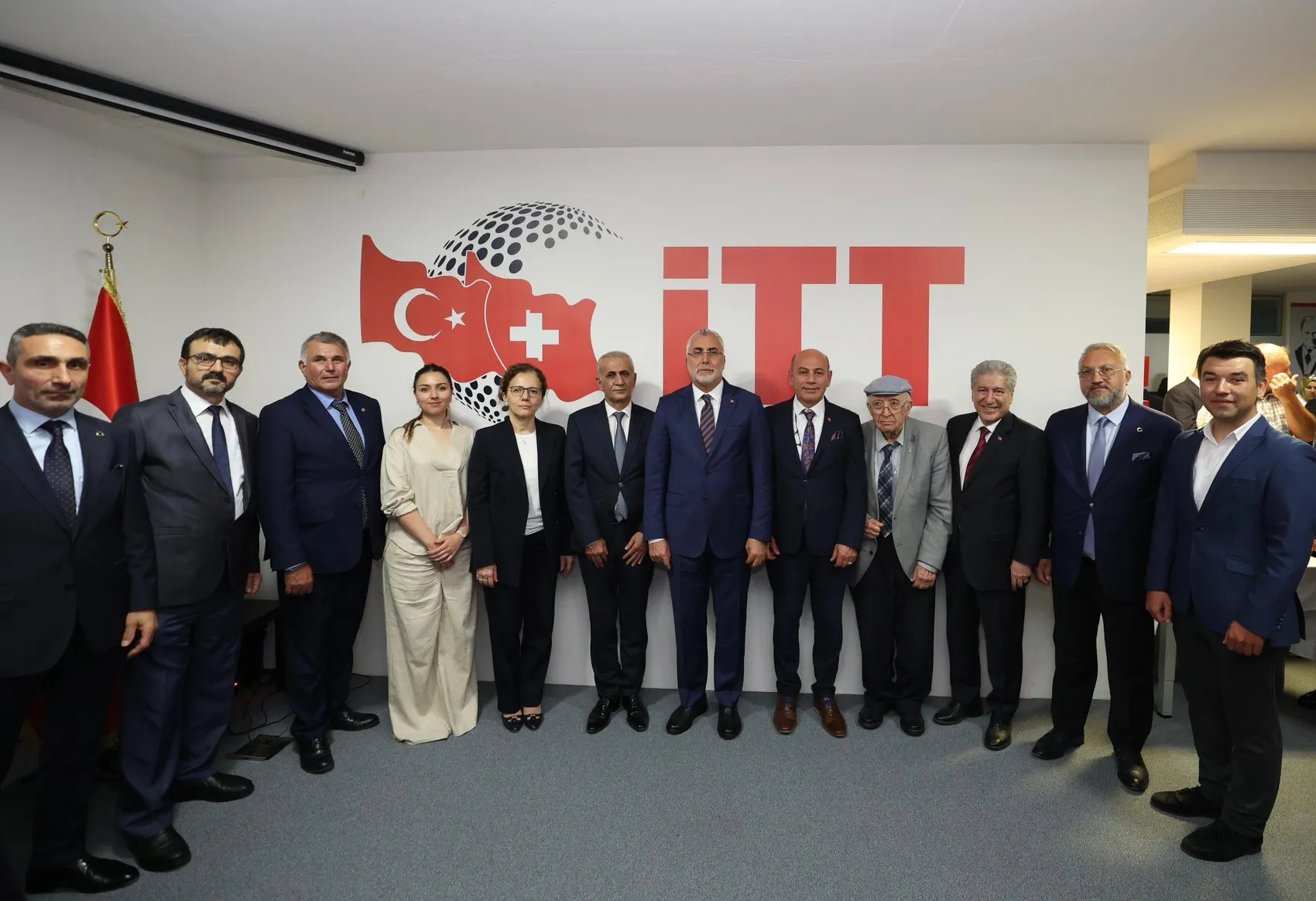 Bakan Işıkhan gurbetçilerin İsviçre'deki sorunlarını dinledi