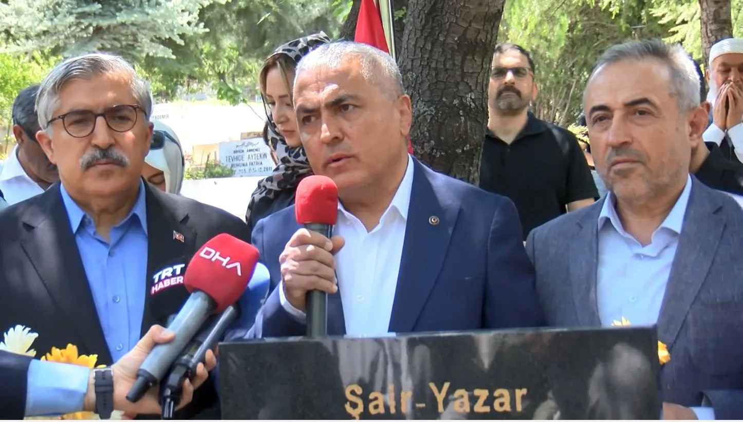 Türk edebiyatının usta kalemi Abdurrahim Karakoç anılıyor