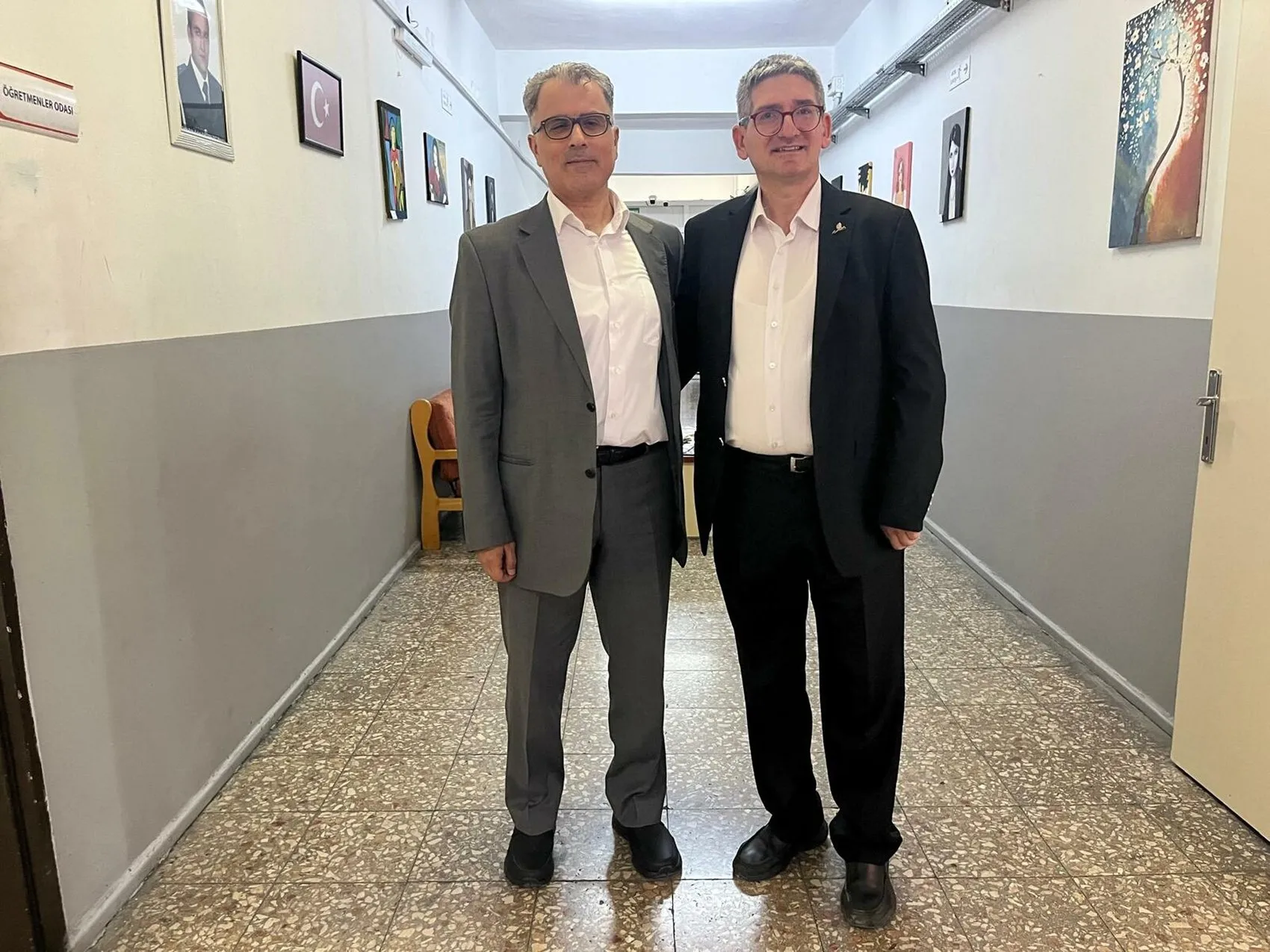 Görme engelli öğretmen sazıyla öğrencilerin gönlüne dokunuyor