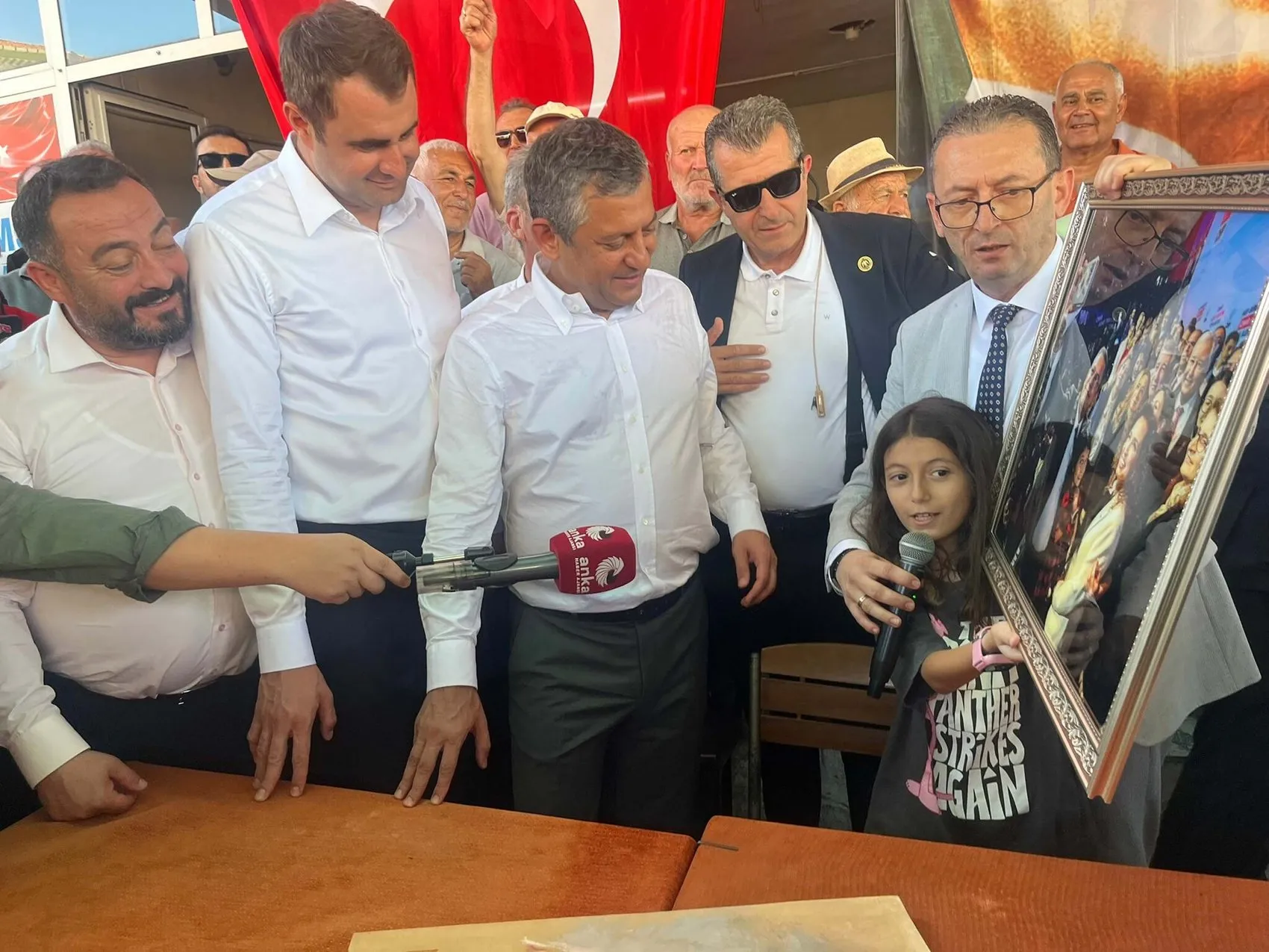 Özgür Özel'den İzmir'de meydan okuma
