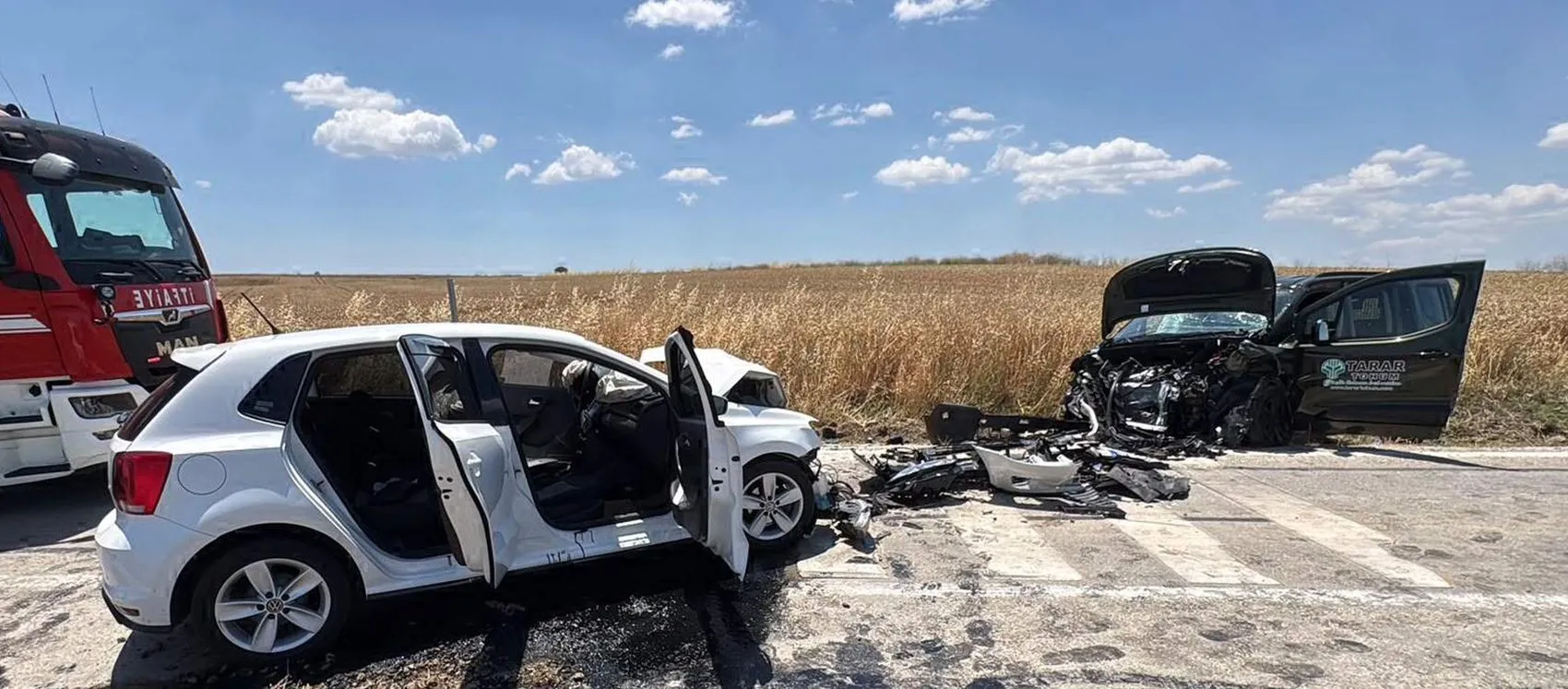 Çorlu'da virajı alamayan iki sürücü kafa kafaya çarpıştı
