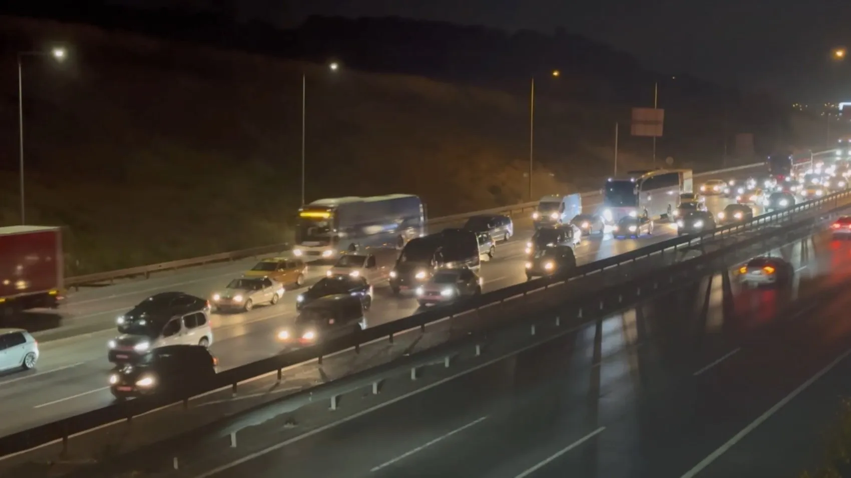 İstanbul yolunda dönüş trafiği kabusu