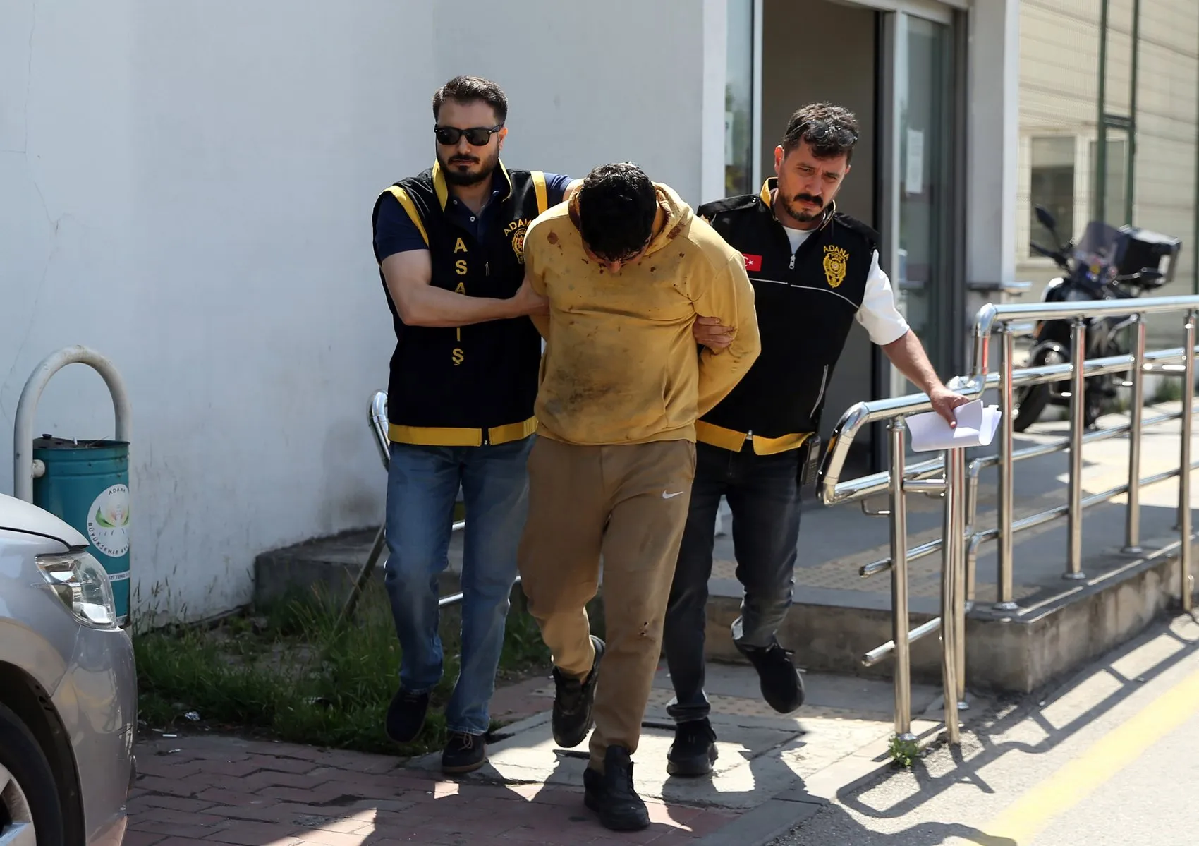Adana'da görevli polise silahlı saldırı