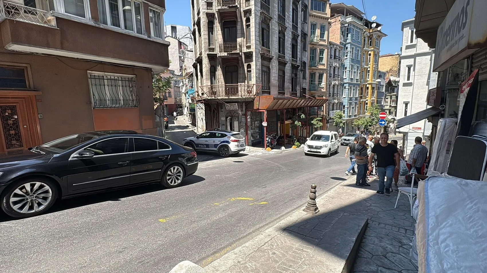 Beyoğlu'nda gece yarısı patlama paniği