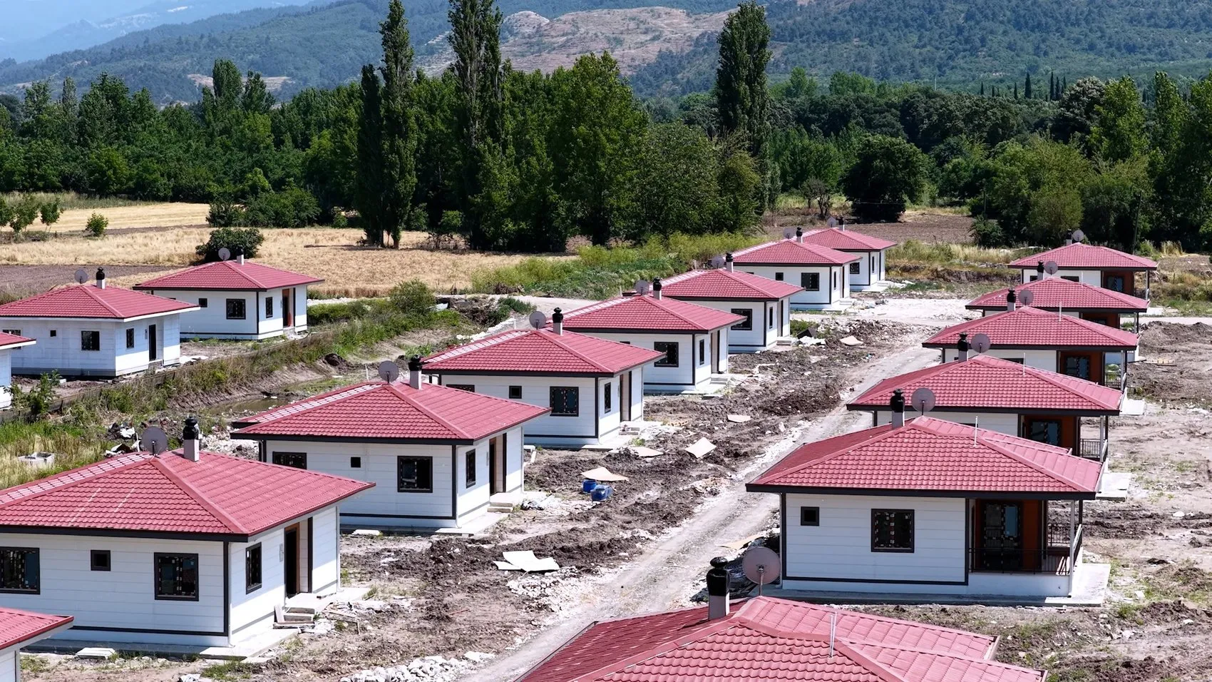 Balıkesir Sındırgı depremzedeleri yeni evlerine kavuşuyor