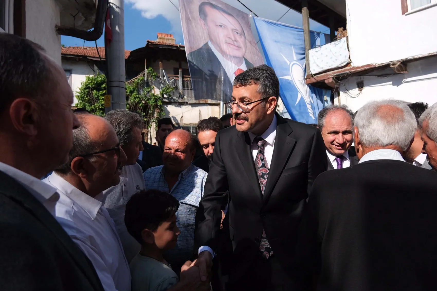 Bakan Yardımcısı Ali Çelik temaslarda bulunmak üzere Uşak’a gitti