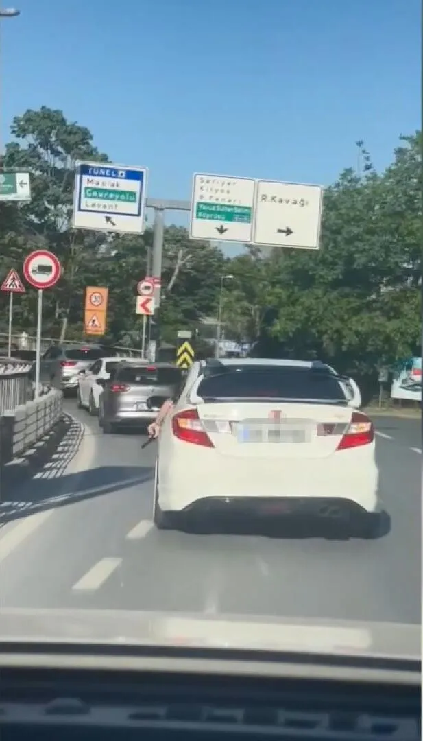 İstanbul trafiğinde silahlı tehdit paniği oyuncak çıktı