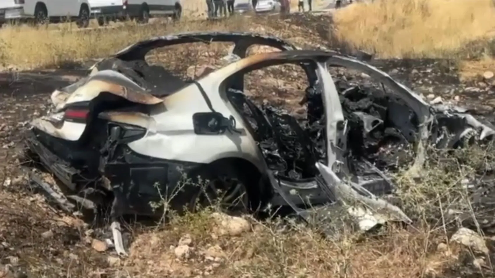 Yanan otomobildeki paraları kurtarma yarışı