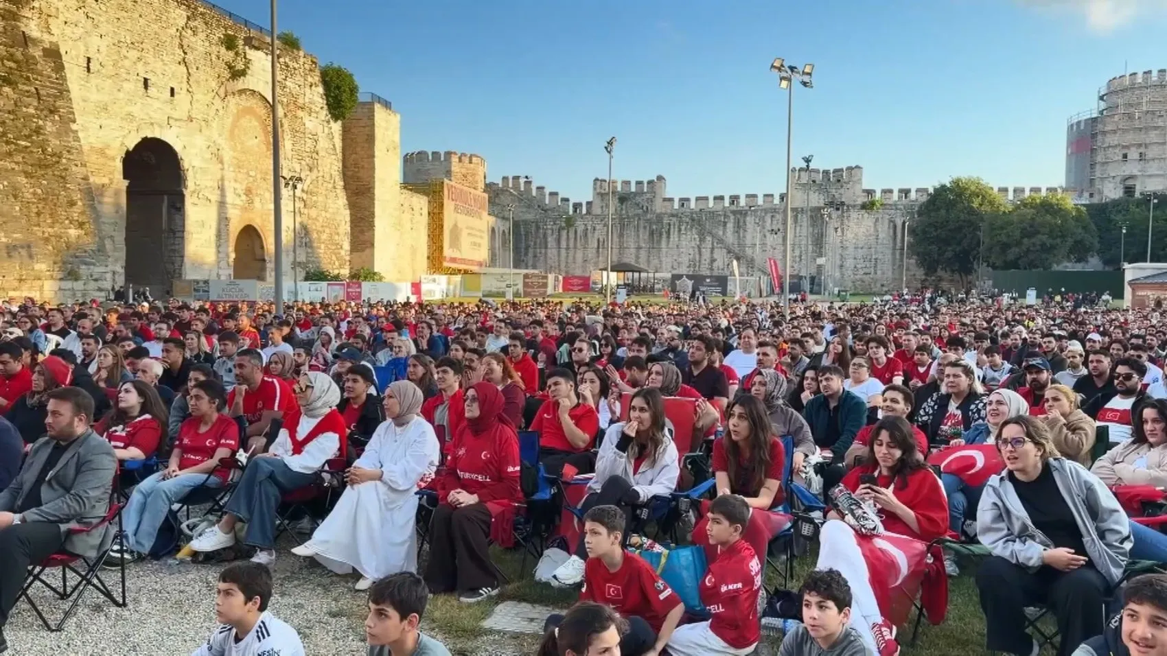 Yedikule Hisarı'nda dev ekranda milli heyecan