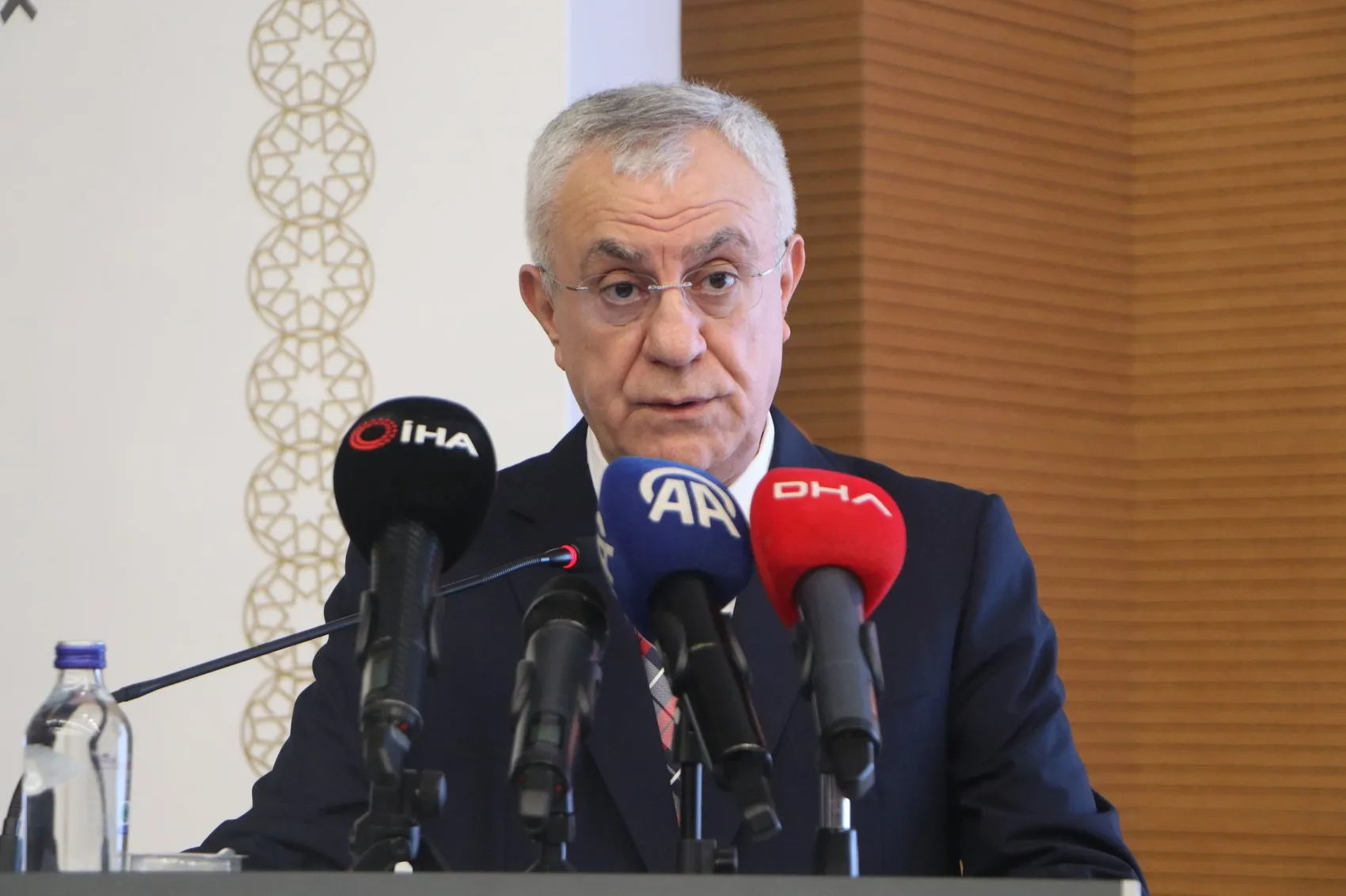 Cemil Çiçek'ten hukuk sistemi için öz eleştiri