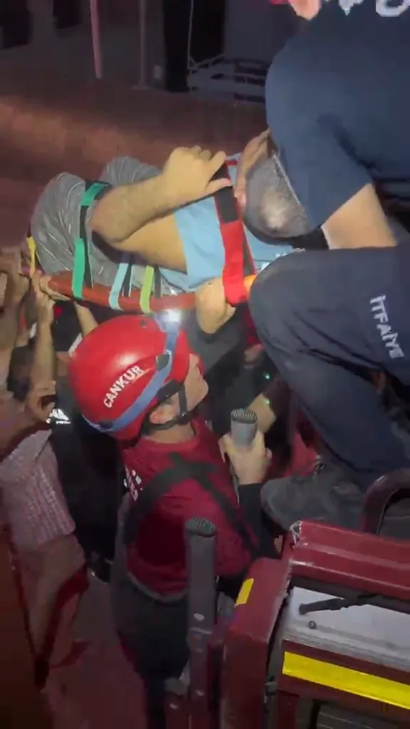 Adana'da engelli asansörü arızası mahsur bıraktı