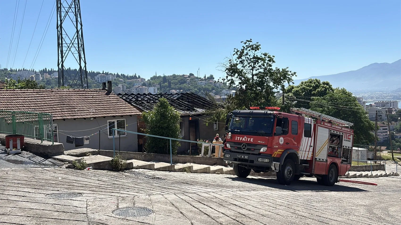 İzmit'te korku dolu anlar evi ateşe verip kaçtı
