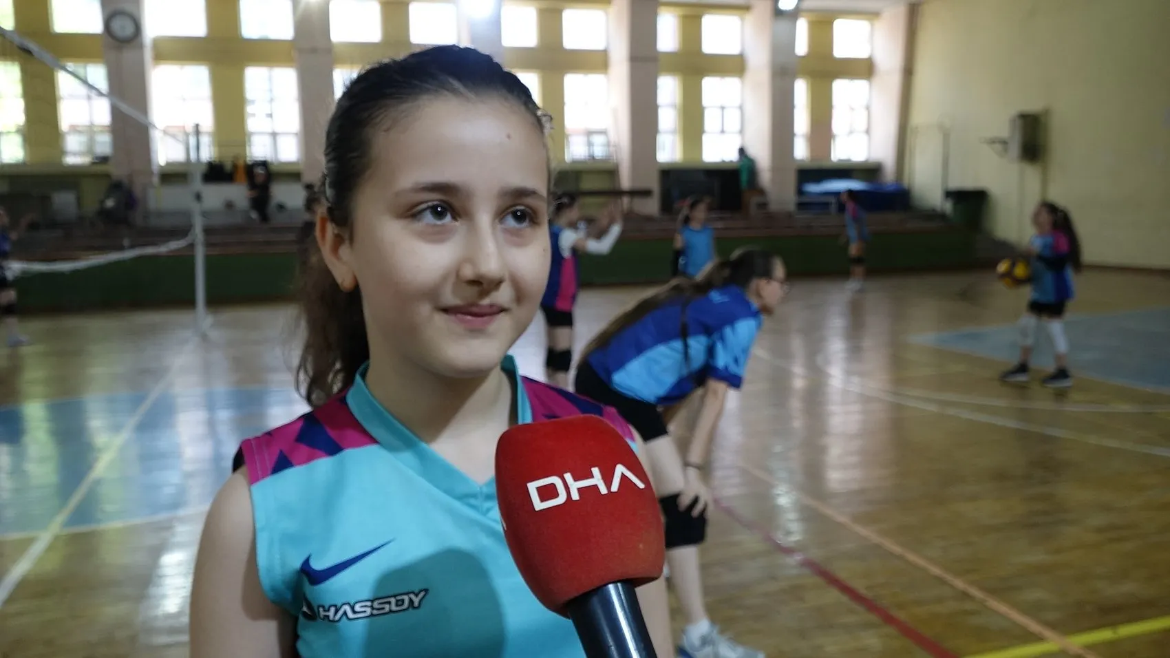 Trabzonlu minik voleybolculardan milli takıma gol sevinçli destek