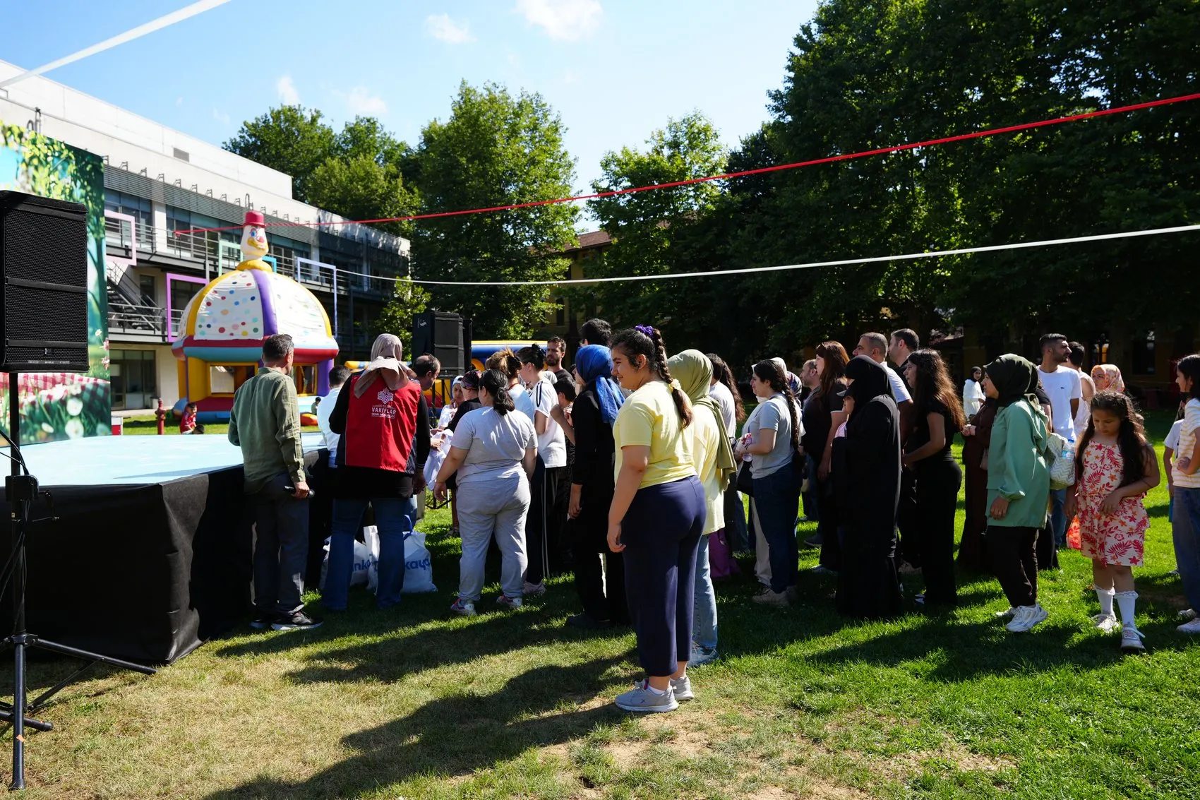 Vakıflardan öğrencilere asırlık gelenekle piknik buluşması