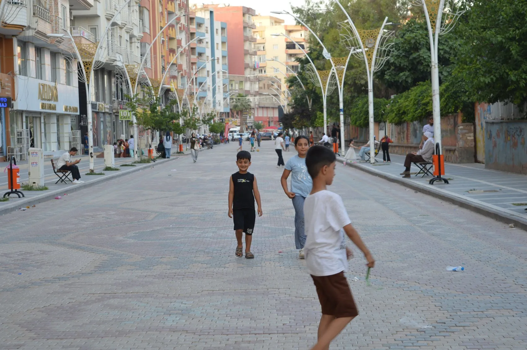 Kızıltepe’nin halı desenli caddesi 6 yaşında