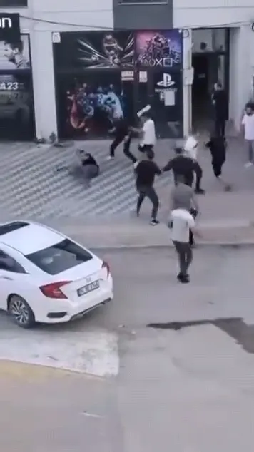 İnegöl'de kahvehane kavgası sokağa taştı