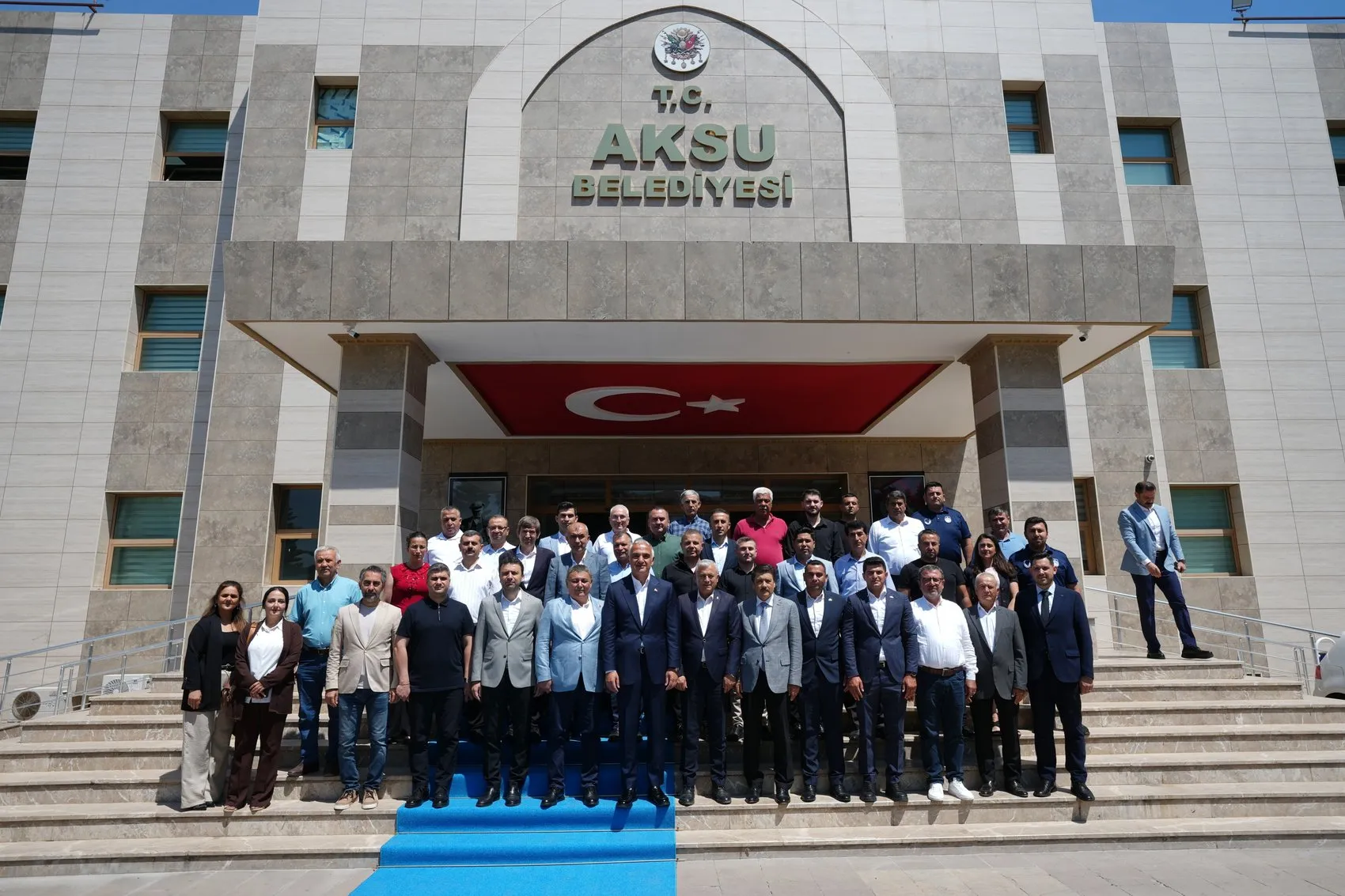 Bakan Ersoy Antalya ziyaretinde nikah masasına oturdu