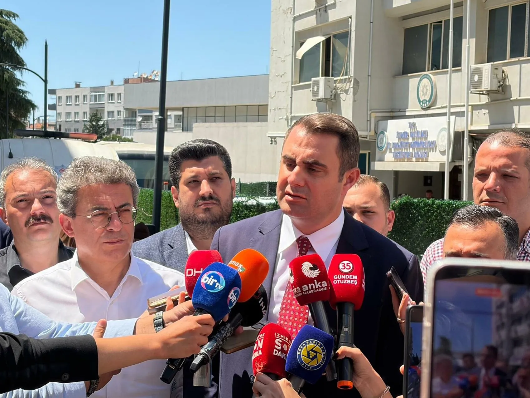 Buca Belediyesi’ne yolsuzluk operasyonu Başkan Görkem Duman gözaltında