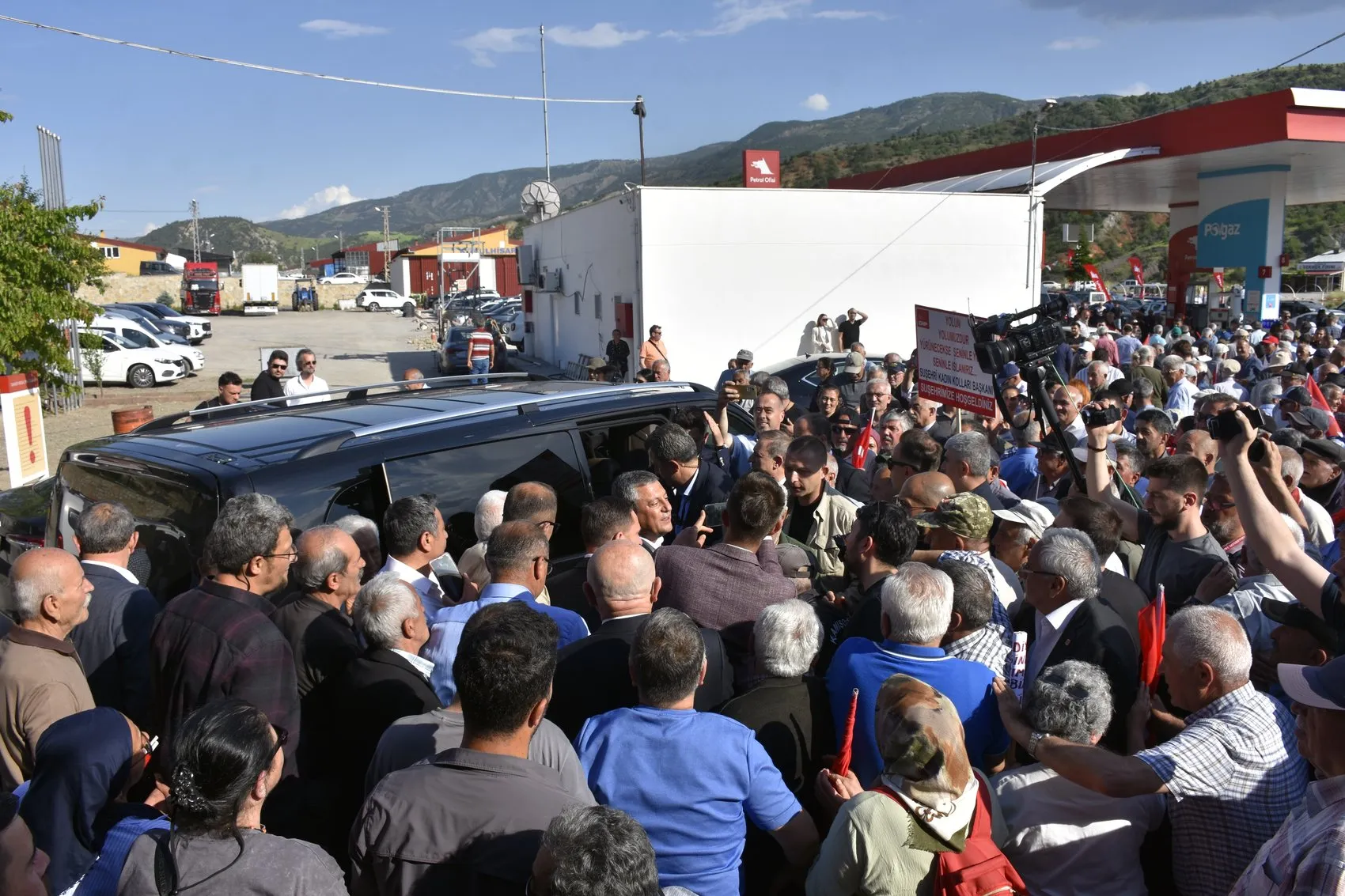 Özgür Özel rotayı iktidara çevirdi