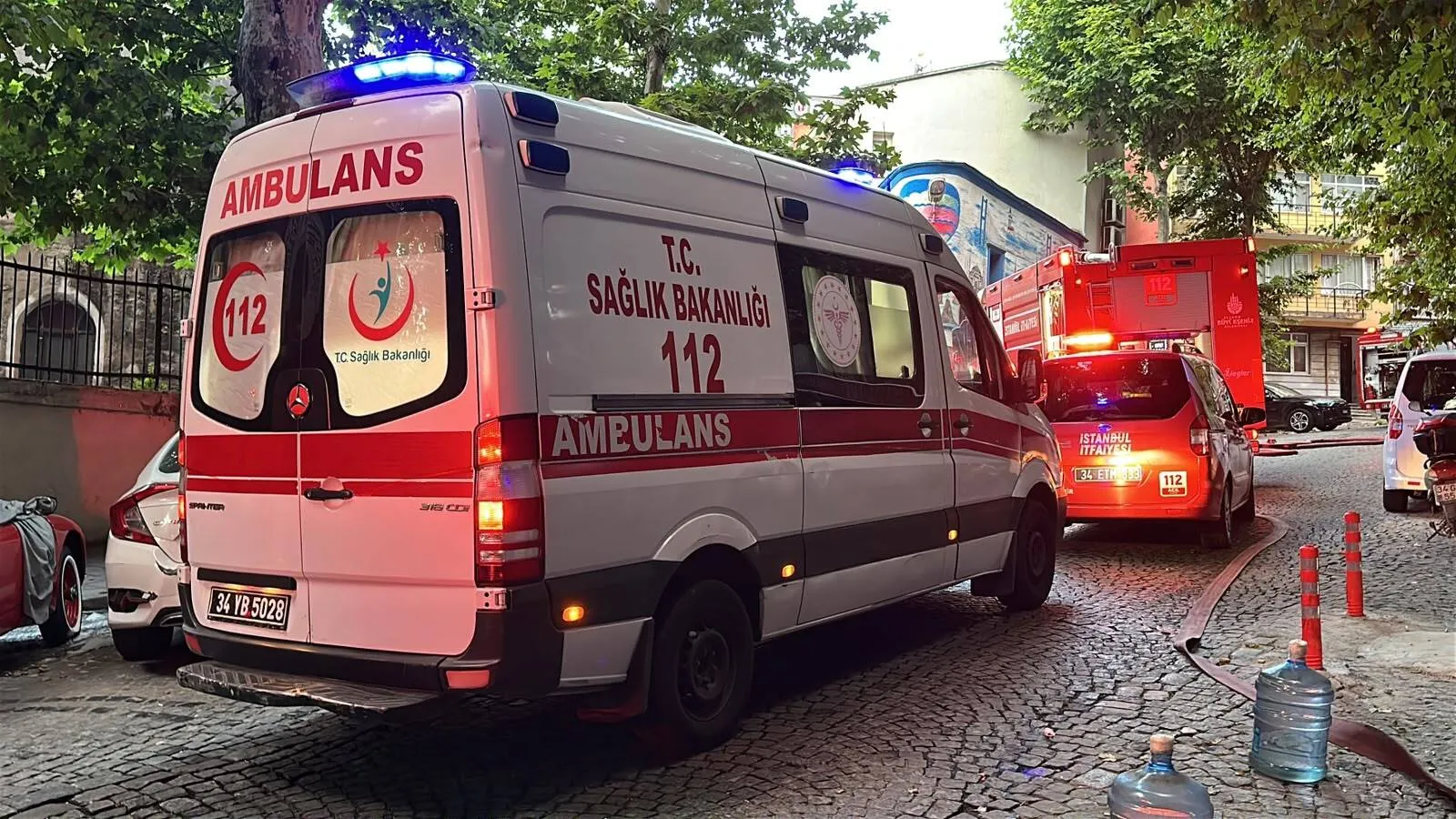 Fatih’te iş hanını dumanlar sardı