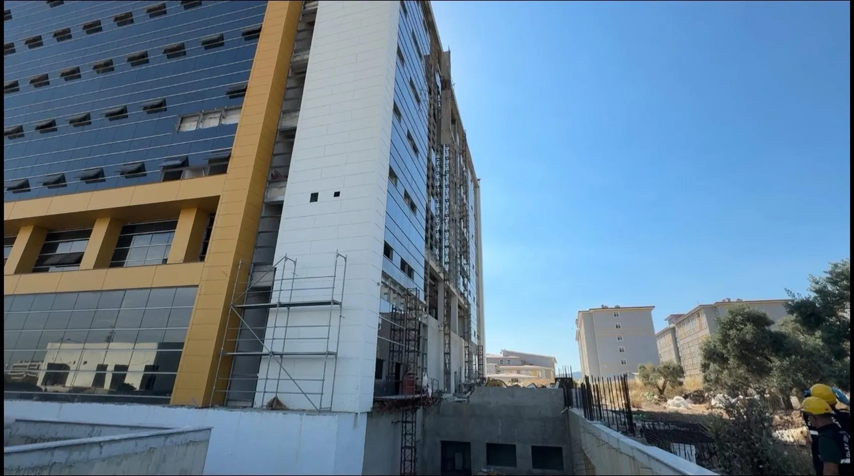 Aydın’da inşaat faciası İskeleden düşen işçi yaşam mücadelesi veriyor