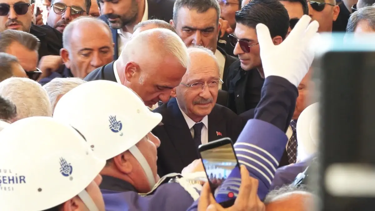 Mahsun Kırmızıgül Kadir İnanır ın cenazesinden sonra siyasetçileri eleştirdi 1
