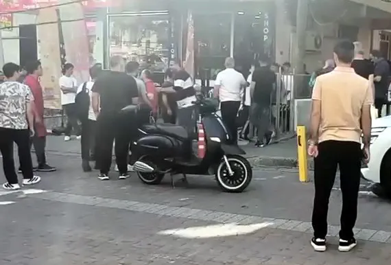 Avcılar sokaklarında sopalı kavga anbean görüntülendi