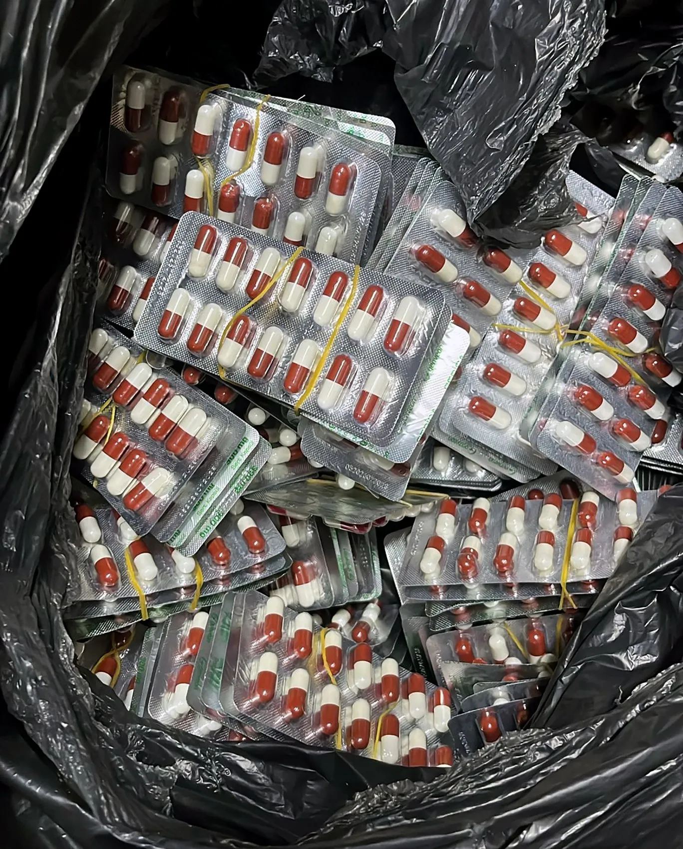 Adana polisi sokak satıcılarını yakaladı