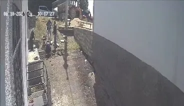 Komşusundan engelli rampasına kürekli saldırı