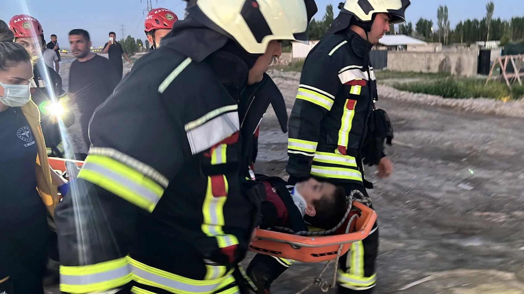 Kayseri'de bisiklet süren çocuk dört metrelik kanala uçtu