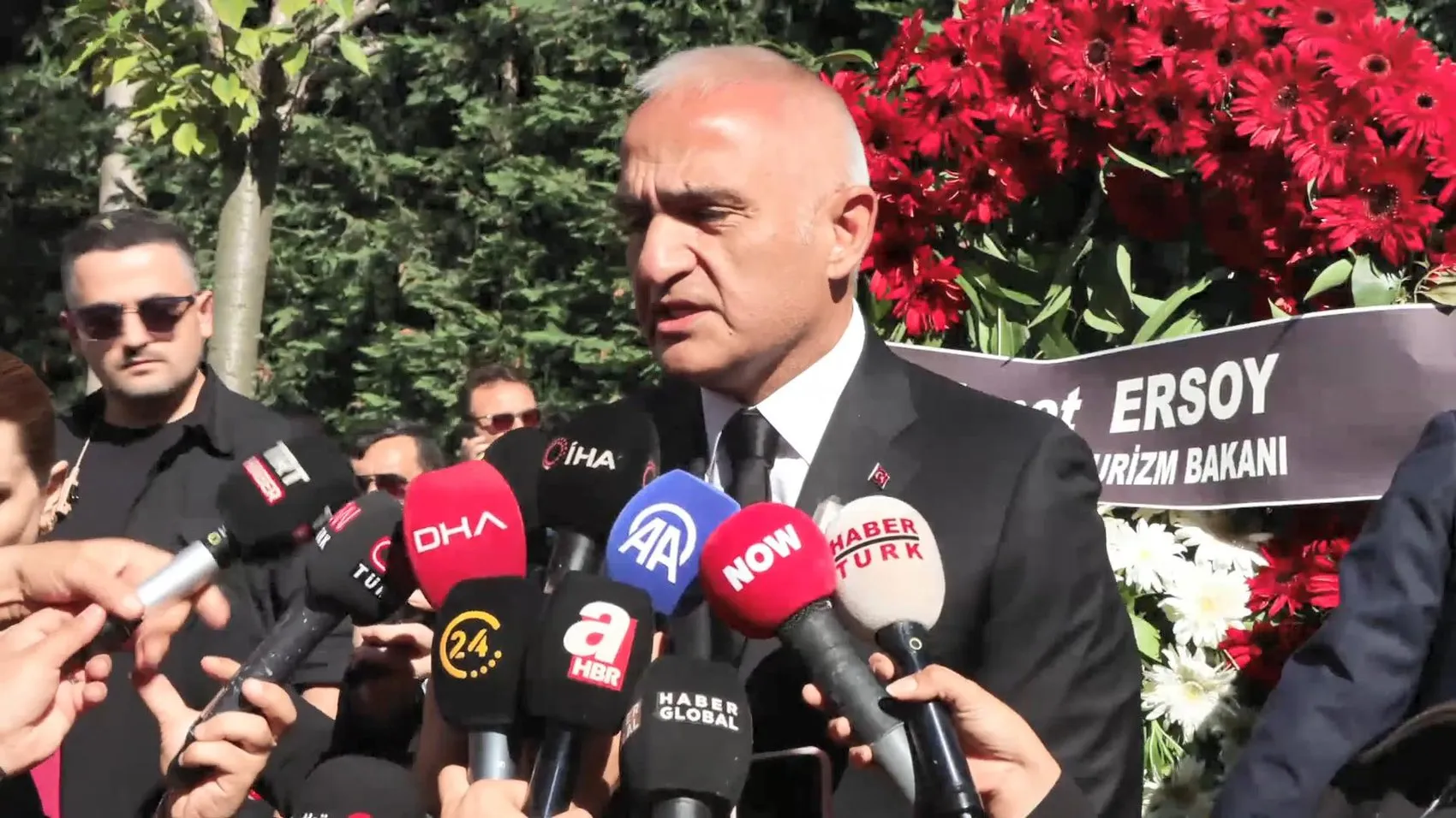 Yeşilçam’ın dev ismi Kadir İnanır son yolculuğuna uğurlandı