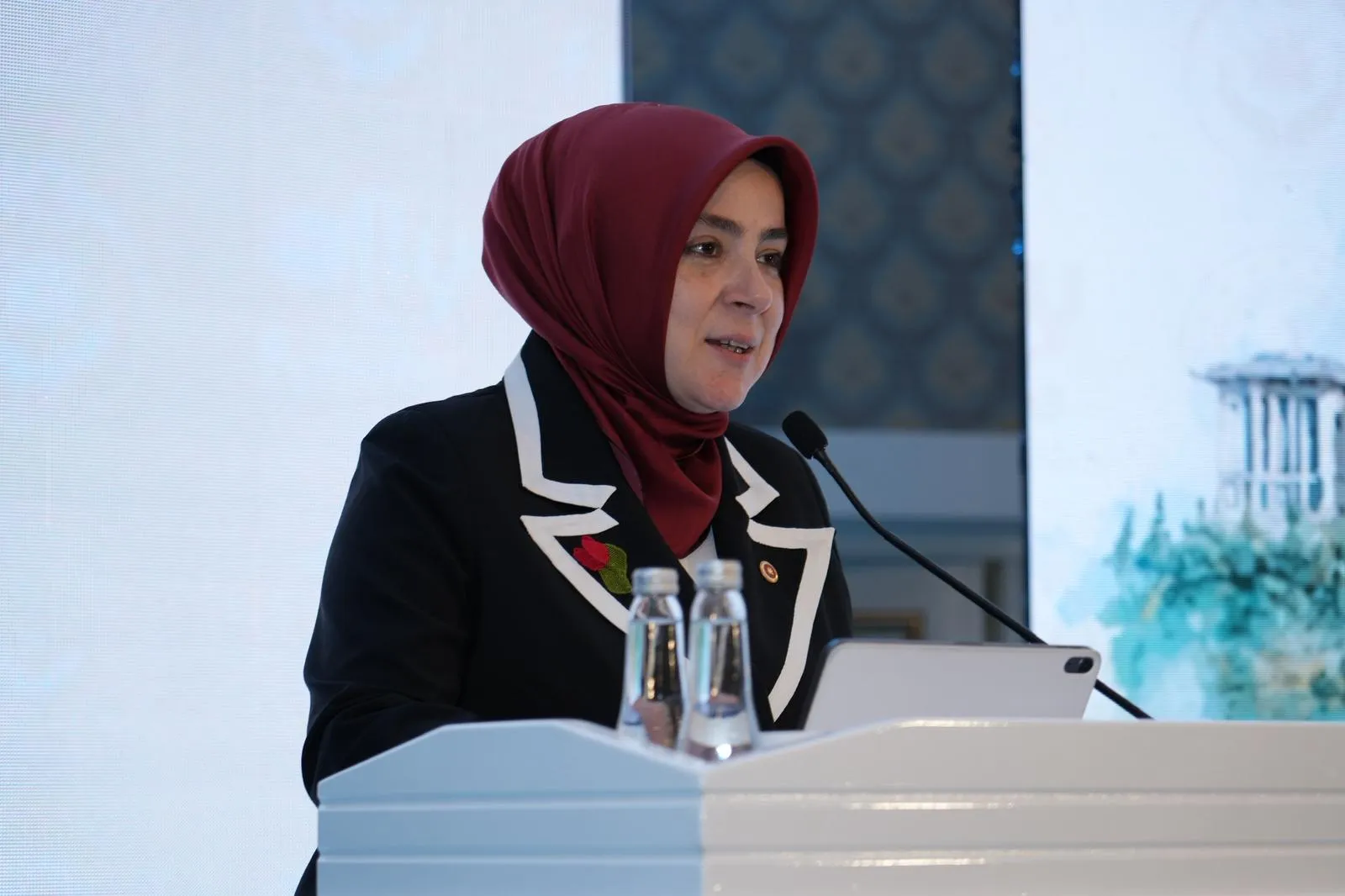 AK Parti'den kadınların siyasetteki rolü için yeni vizyon mesajı