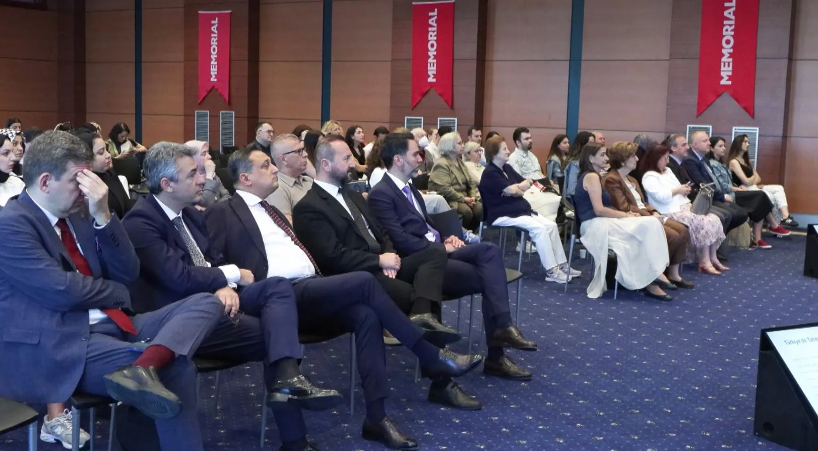 Göz kapağı düşüklüğünü hafife almayın