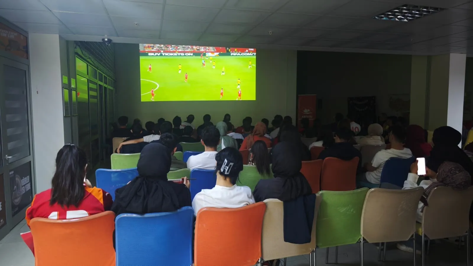 Artvinliler Dünya Kupası için dev ekranda buluştu