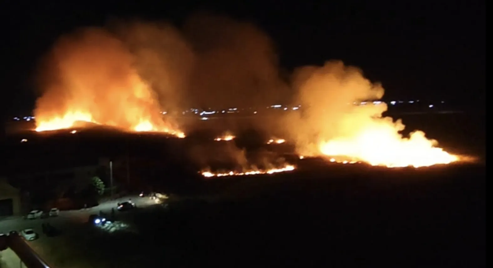 Nusaybin sınırında mayınlı alana sıçrayan anız yangını söndürüldü