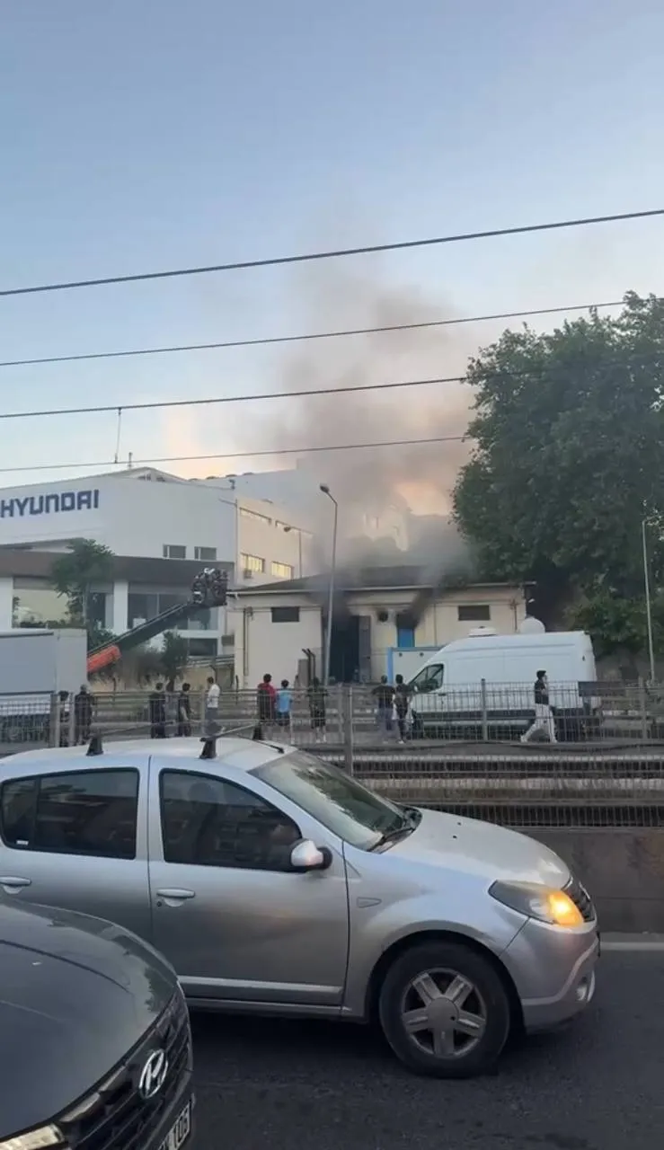 Gaziosmanpaşa’da tramvay hattında yangın paniği