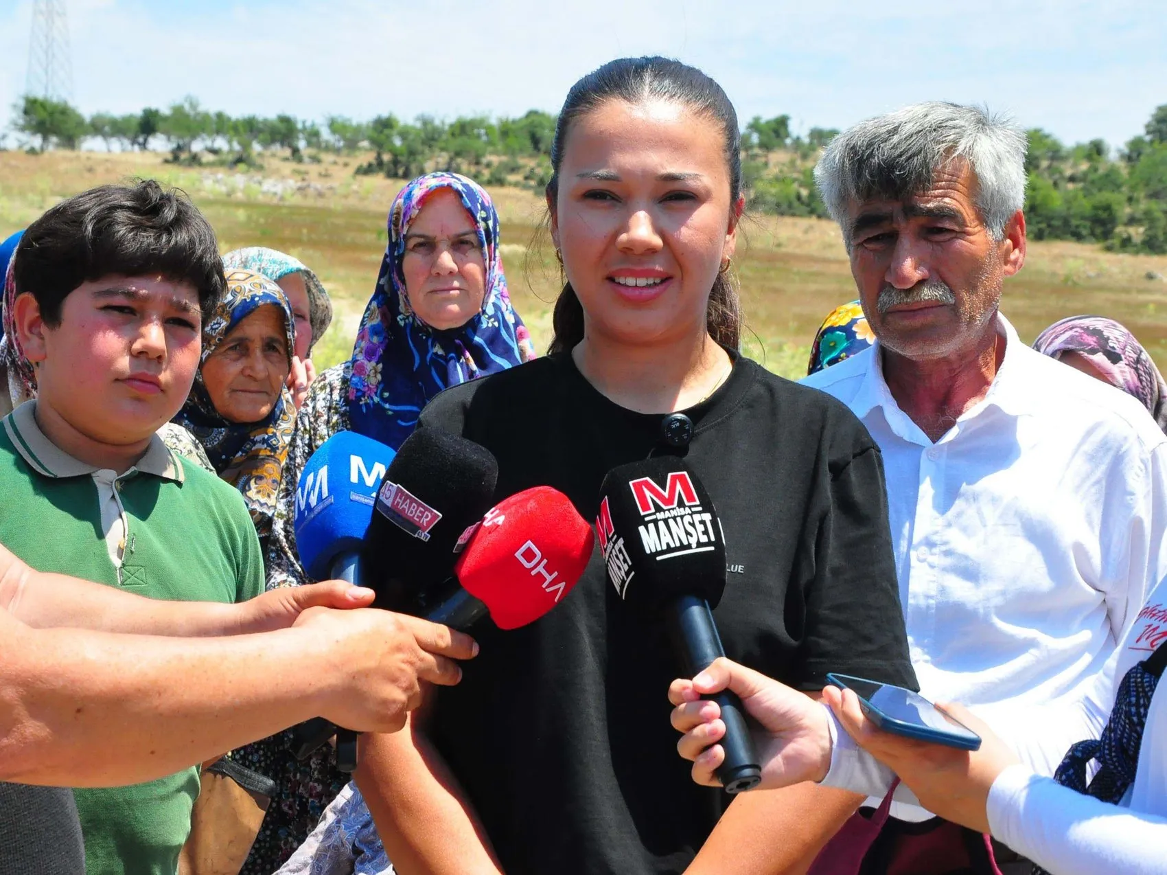 Manisalılar yeni mezarlık projesine traktörleriyle karşı çıktı