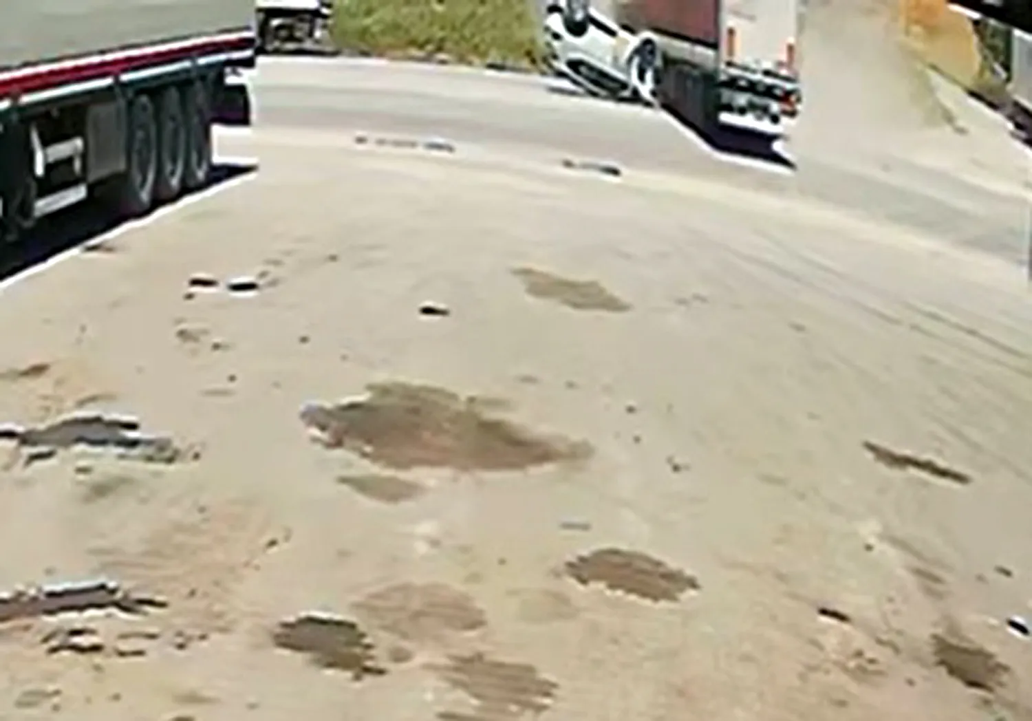 Edirne’de feci kaza Kavşakta takla atan otomobilden 3 kişi yaralı çıktı