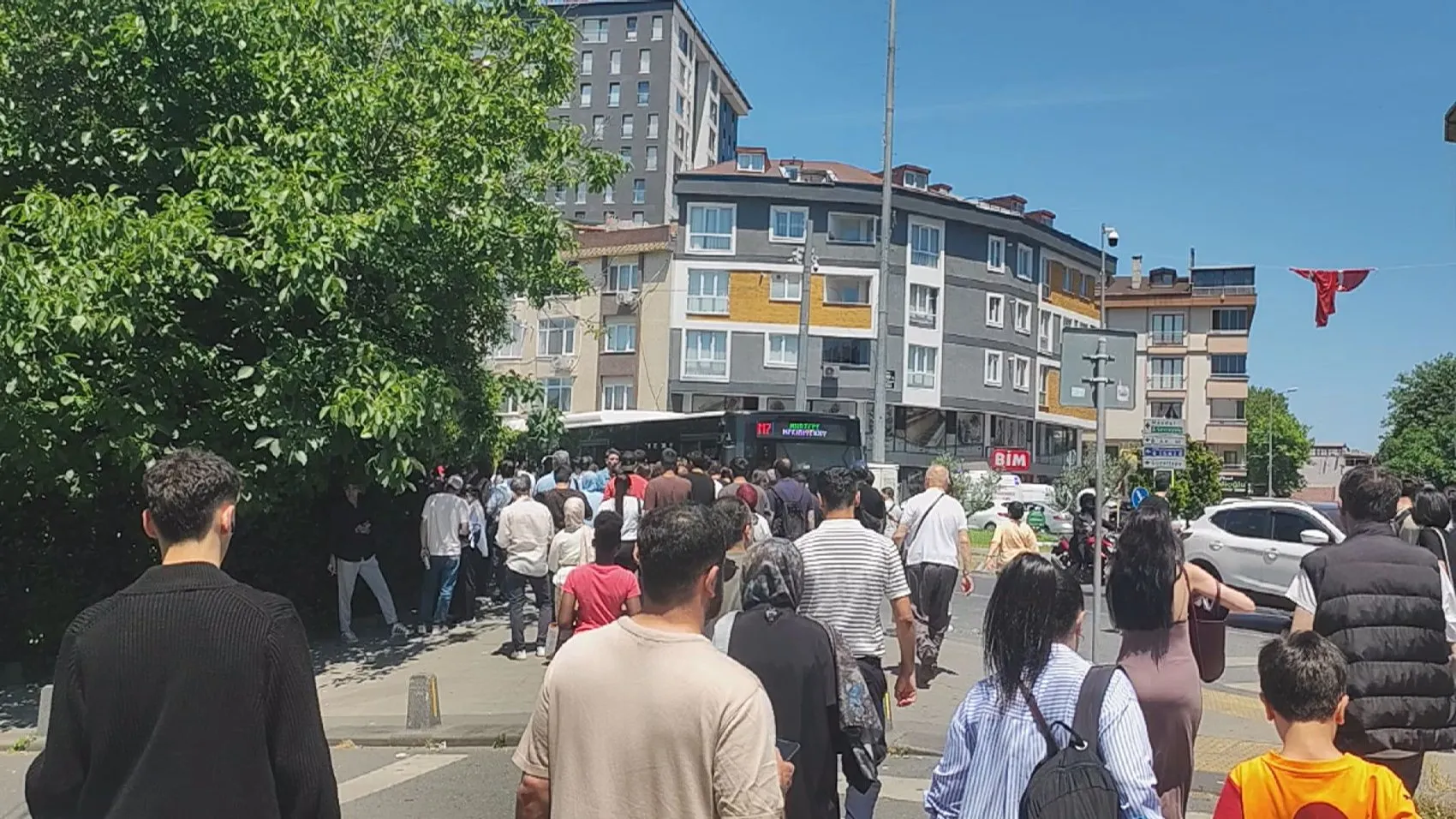 M7 metrosunda arıza ulaşımı kilitledi