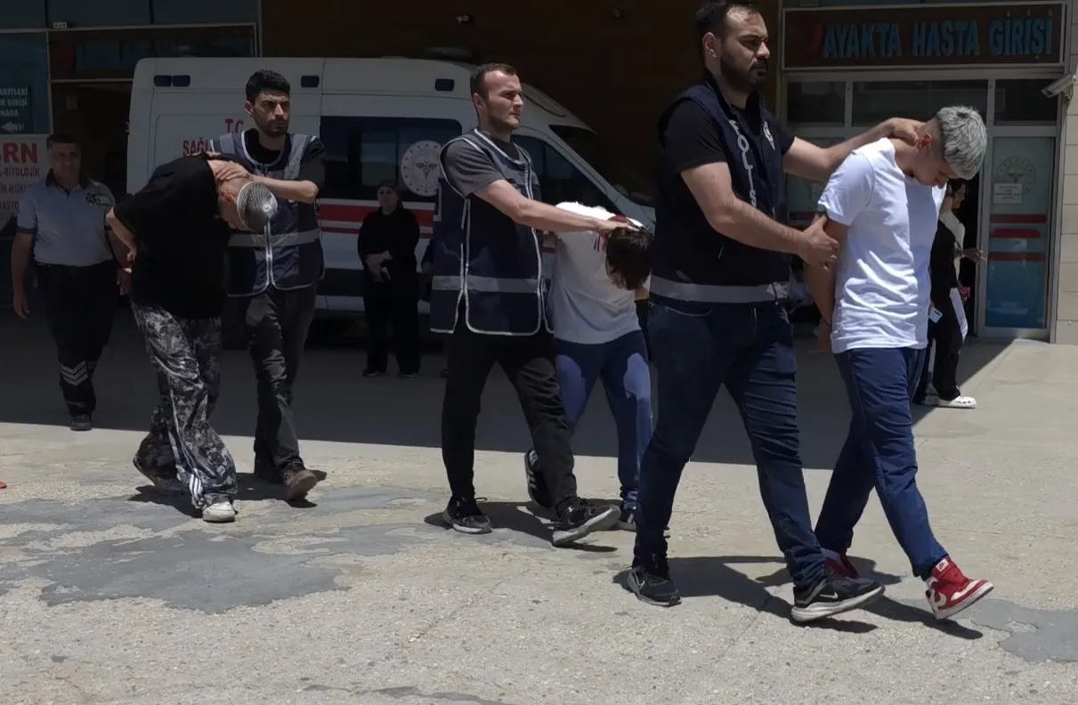İnegöl'de çocuk parkında silahlı kavga 10 yaralıya 5 gözaltı