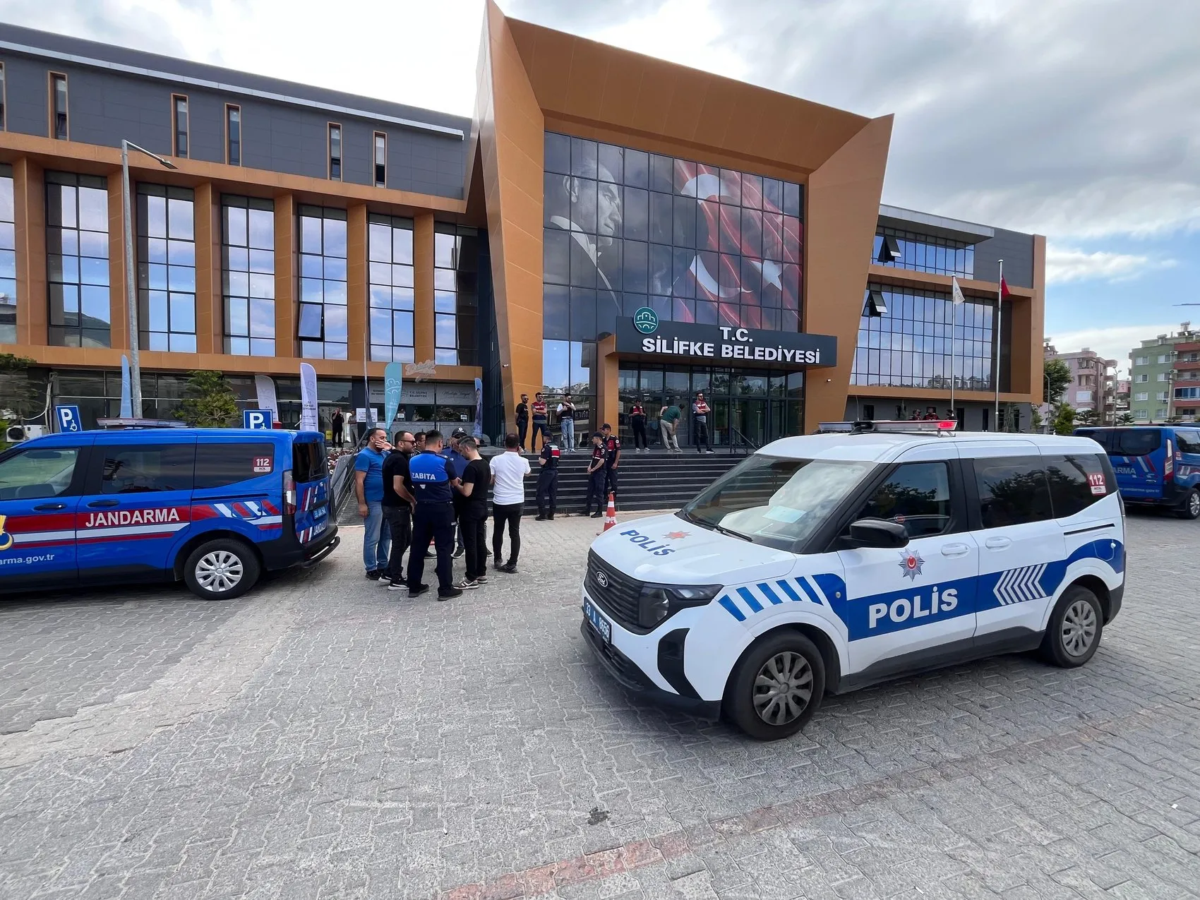 Silifke Belediyesi çalışanlarına yönelik sabah operasyonu