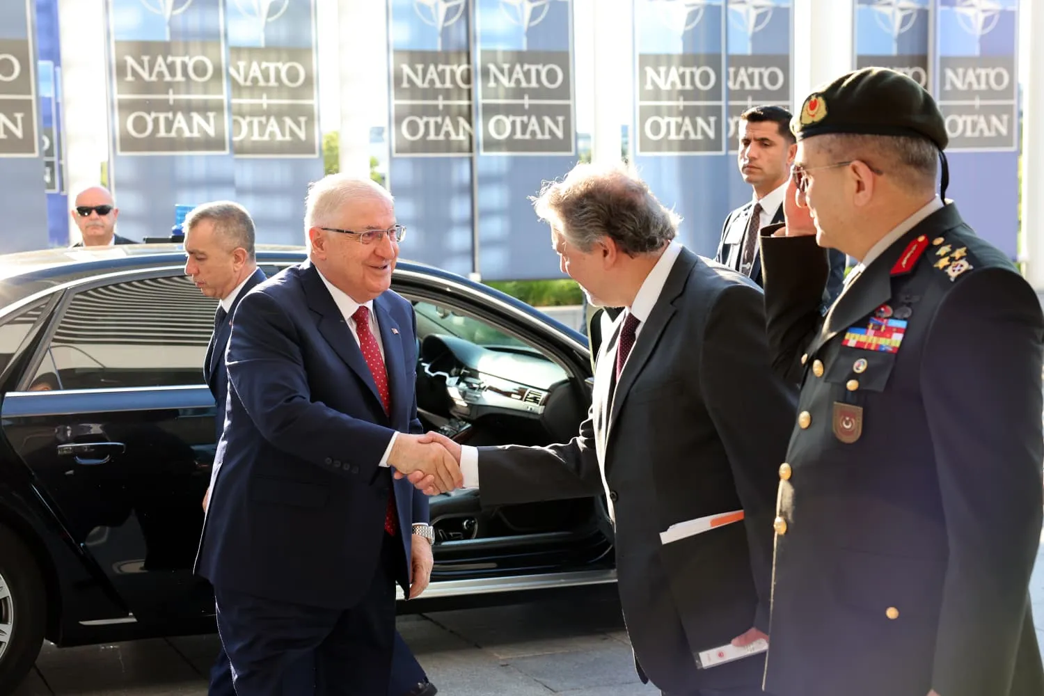 Yaşar Güler Brüksel’de NATO masasına oturdu